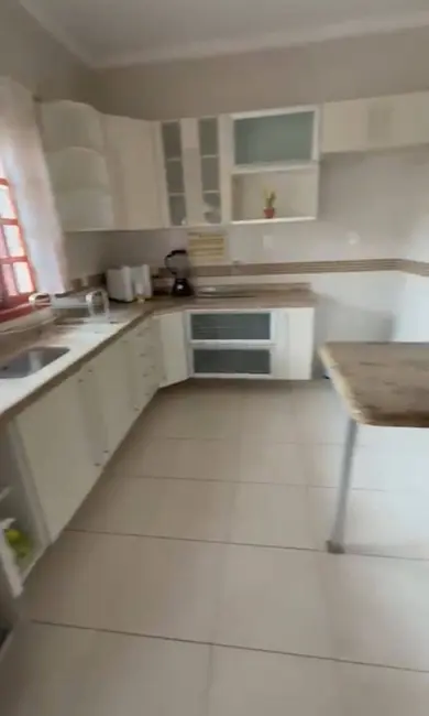 Casa com 3 quartos à venda, 250m2 em Aparecida - SP - imagem 4 Foto 4 de Casa com 3 quartos à venda, 250m2 em Aparecida - SP