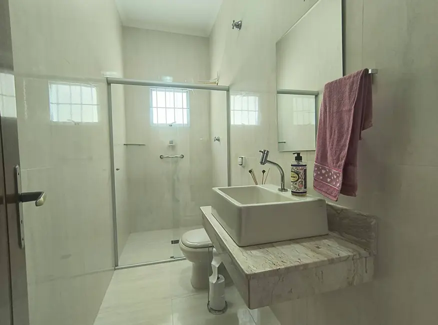 Foto 5 de Sobrado com 3 quartos para alugar, 500m2 em Centro, Guaratingueta - SP
