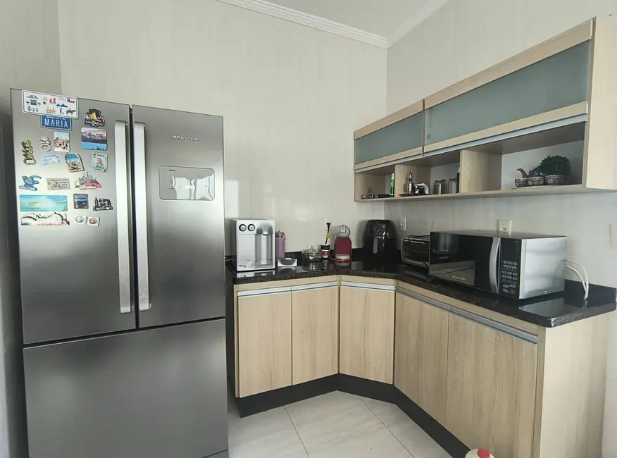 Foto 2 de Sobrado com 3 quartos para alugar, 500m2 em Centro, Guaratingueta - SP