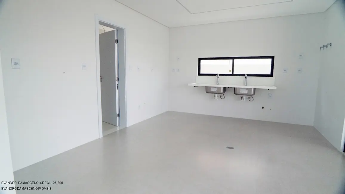 Foto 2 de Casa de Condomínio com 5 quartos à venda, 370m2 em Camacari - BA