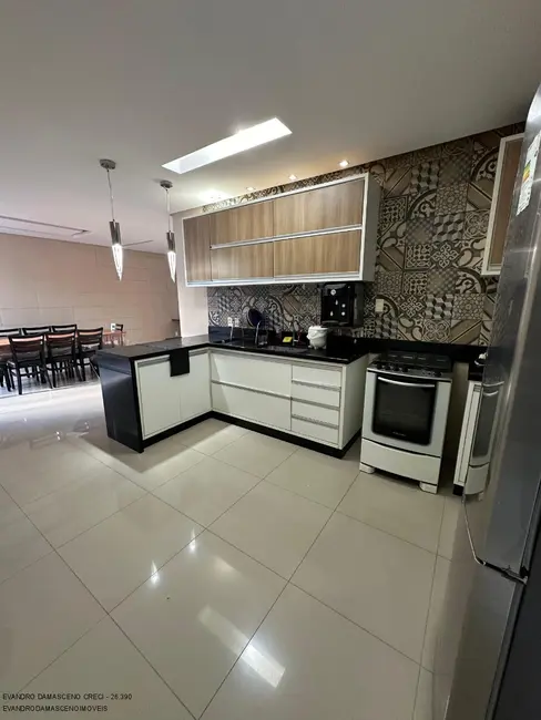 Foto 1 de Casa de Condomínio com 5 quartos para alugar, 300m2 em Camacari - BA