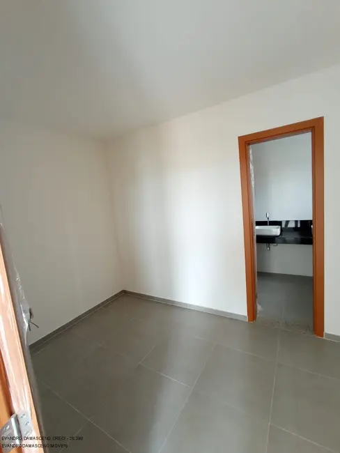 Foto 5 de Casa de Condomínio com 4 quartos à venda, 350m2 em Buraquinho, Lauro De Freitas - BA
