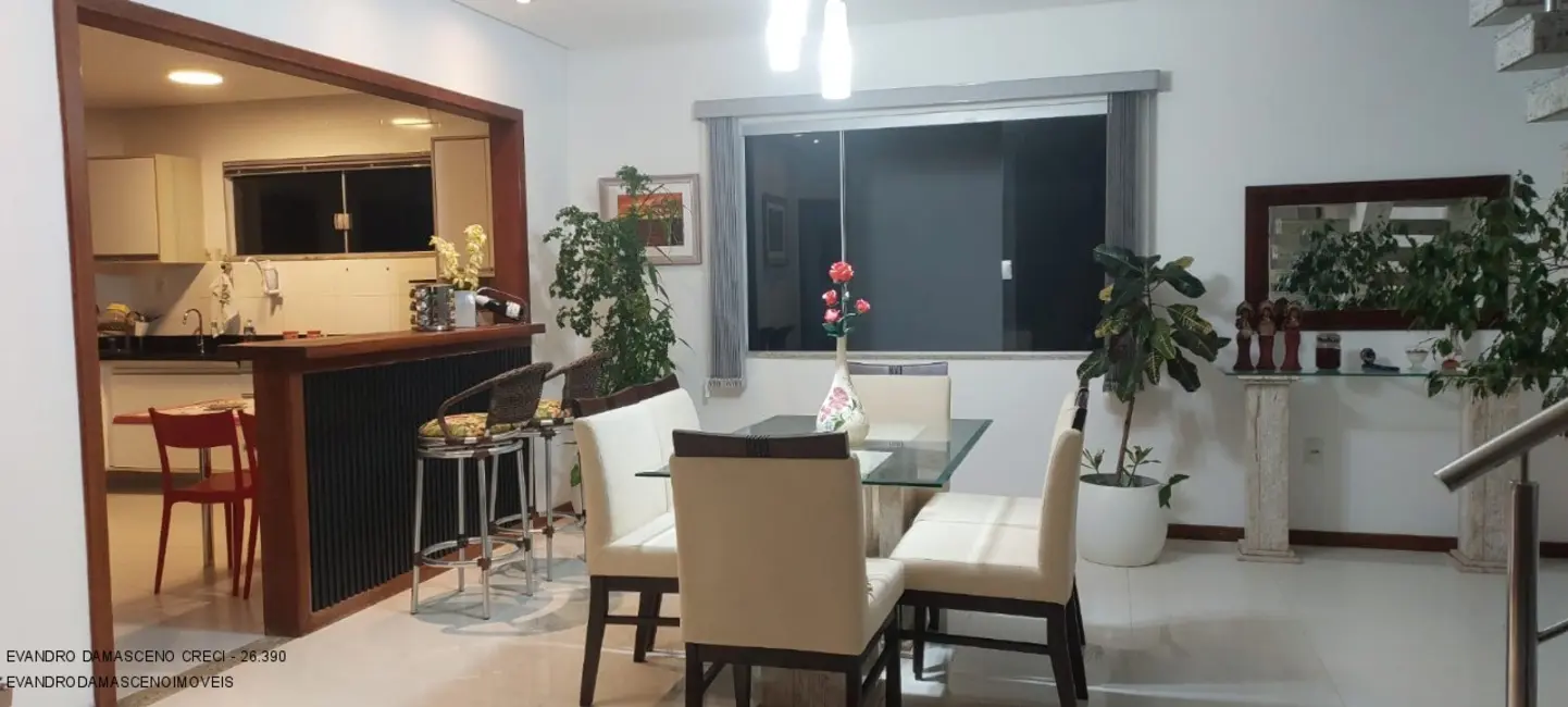 Foto 2 de Casa de Condomínio com 4 quartos à venda, 290m2 em Camacari - BA