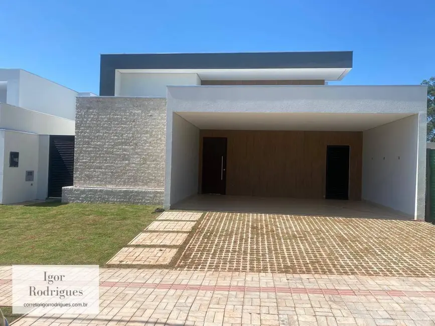 Foto 1 de Casa de Condomínio com 3 quartos à venda, 300m2 em Vila Goulart, Rondonopolis - MT