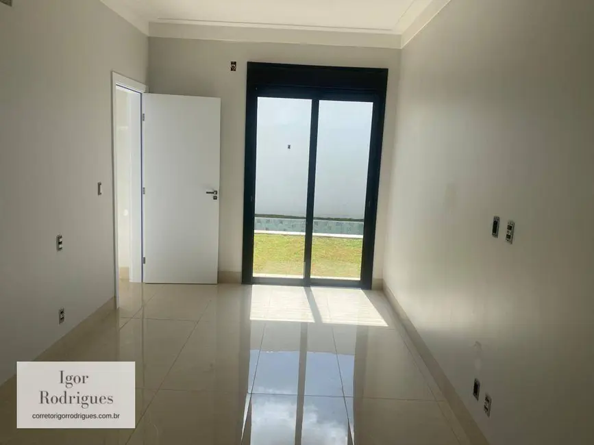 Foto 6 de Casa de Condomínio com 3 quartos à venda, 300m2 em Vila Goulart, Rondonopolis - MT