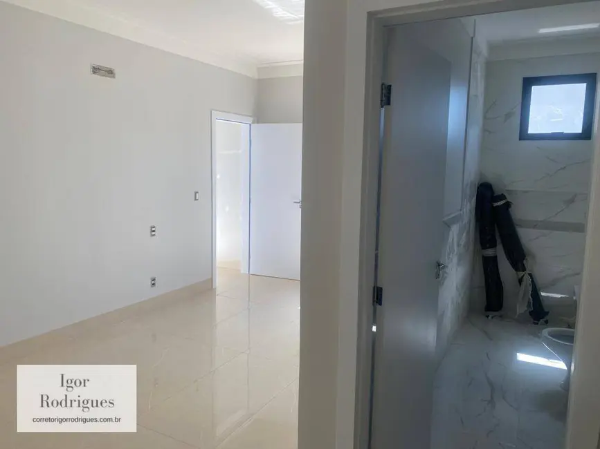 Foto 4 de Casa de Condomínio com 3 quartos à venda, 300m2 em Vila Goulart, Rondonopolis - MT
