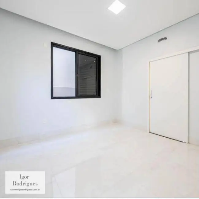 Casa de Condomínio com 3 quartos à venda, 300m2 em Vila Goulart, Rondonopolis - MT - imagem 4 Foto 4 de Casa de Condomínio com 3 quartos à venda, 300m2 em Vila Goulart, Rondonopolis - MT