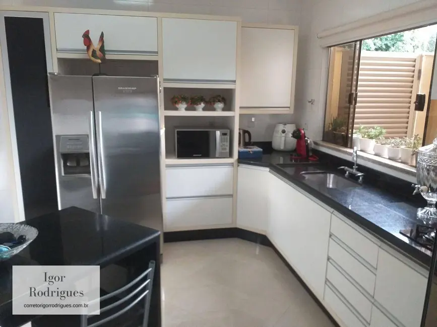 Sobrado com 3 quartos à venda, 463m2 em Parque Sagrada Família, Rondonopolis - MT - imagem 3 Foto 3 de Sobrado com 3 quartos à venda, 463m2 em Parque Sagrada Família, Rondonopolis - MT