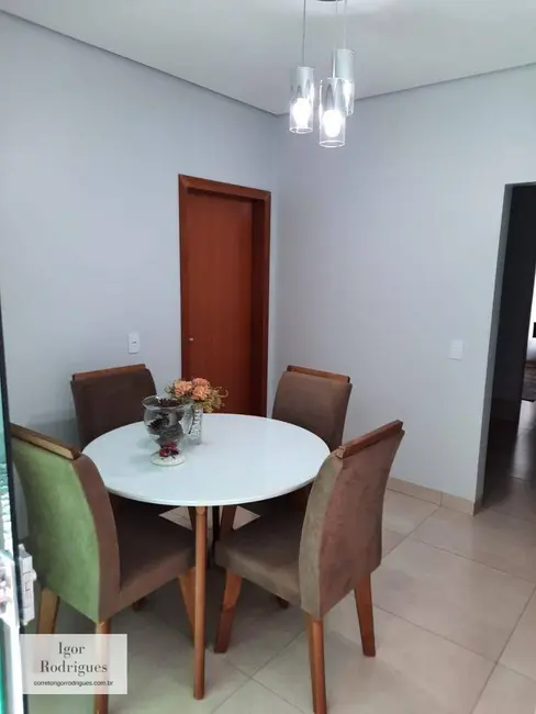 Sobrado com 3 quartos à venda, 171m2 em Vila Adriana, Rondonopolis - MT - imagem 5 Foto 5 de Sobrado com 3 quartos à venda, 171m2 em Vila Adriana, Rondonopolis - MT