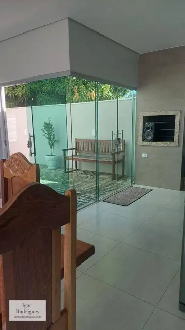 Foto 2 de Sobrado com 3 quartos à venda, 171m2 em Vila Adriana, Rondonopolis - MT