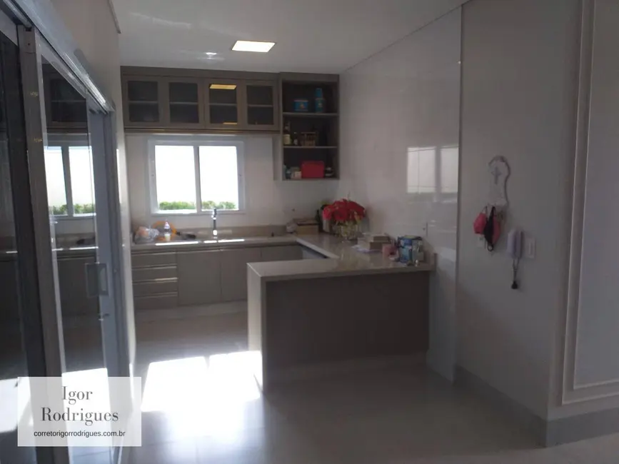 Sobrado com 4 quartos à venda, 570m2 em Vila Goulart, Rondonopolis - MT - imagem 9 Foto 9 de Sobrado com 4 quartos à venda, 570m2 em Vila Goulart, Rondonopolis - MT