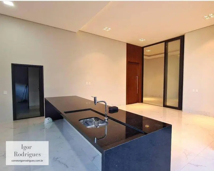 Casa de Condomínio com 3 quartos à venda, 400m2 em Setor Residencial Granville I, Rondonopolis - MT - imagem 3 Foto 3 de Casa de Condomínio com 3 quartos à venda, 400m2 em Setor Residencial Granville I, Rondonopolis - MT