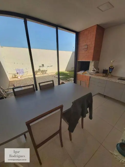 Casa de Condomínio com 3 quartos à venda, 173m2 em Parque Sagrada Família, Rondonopolis - MT - imagem 9 Foto 9 de Casa de Condomínio com 3 quartos à venda, 173m2 em Parque Sagrada Família, Rondonopolis - MT