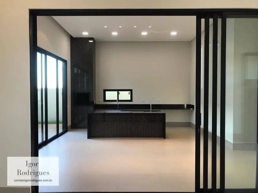 Casa de Condomínio com 3 quartos à venda, 380m2 em Parque Sagrada Família, Rondonopolis - MT - imagem 4 Foto 4 de Casa de Condomínio com 3 quartos à venda, 380m2 em Parque Sagrada Família, Rondonopolis - MT