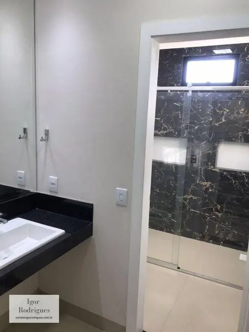 Sobrado com 4 quartos à venda, 422m2 em Parque Sagrada Família, Rondonopolis - MT - imagem 9 Foto 9 de Sobrado com 4 quartos à venda, 422m2 em Parque Sagrada Família, Rondonopolis - MT