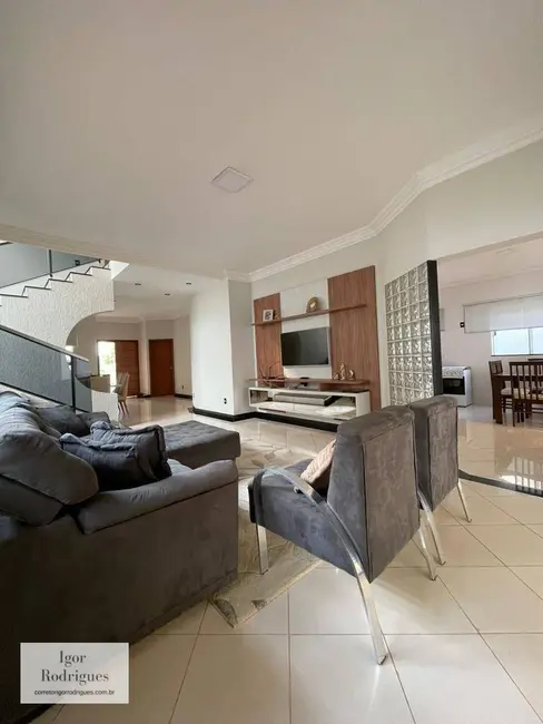 Foto 2 de Sobrado com 3 quartos à venda, 600m2 em Vila Goulart, Rondonopolis - MT