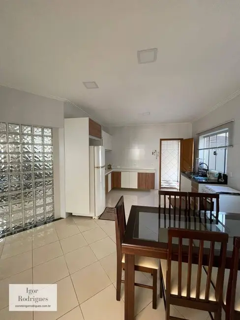 Sobrado com 3 quartos à venda, 600m2 em Vila Goulart, Rondonopolis - MT - imagem 9 Foto 9 de Sobrado com 3 quartos à venda, 600m2 em Vila Goulart, Rondonopolis - MT