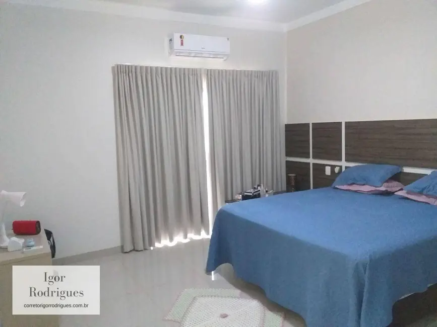 Sobrado com 3 quartos à venda, 450m2 em Parque Sagrada Família, Rondonopolis - MT - imagem 7 Foto 7 de Sobrado com 3 quartos à venda, 450m2 em Parque Sagrada Família, Rondonopolis - MT