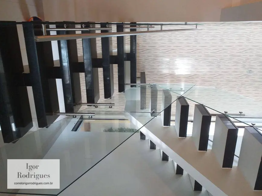 Sobrado com 3 quartos à venda, 450m2 em Parque Sagrada Família, Rondonopolis - MT - imagem 9 Foto 9 de Sobrado com 3 quartos à venda, 450m2 em Parque Sagrada Família, Rondonopolis - MT