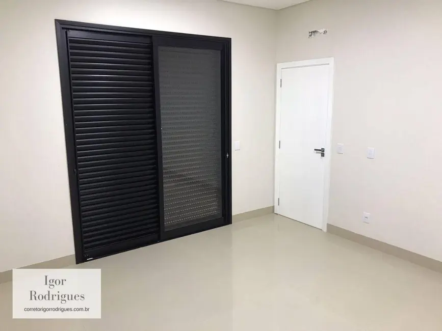 Sobrado com 4 quartos à venda, 422m2 em Parque Sagrada Família, Rondonopolis - MT - imagem 9 Foto 9 de Sobrado com 4 quartos à venda, 422m2 em Parque Sagrada Família, Rondonopolis - MT