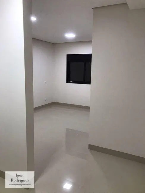 Sobrado com 4 quartos à venda, 422m2 em Parque Sagrada Família, Rondonopolis - MT - imagem 6 Foto 6 de Sobrado com 4 quartos à venda, 422m2 em Parque Sagrada Família, Rondonopolis - MT