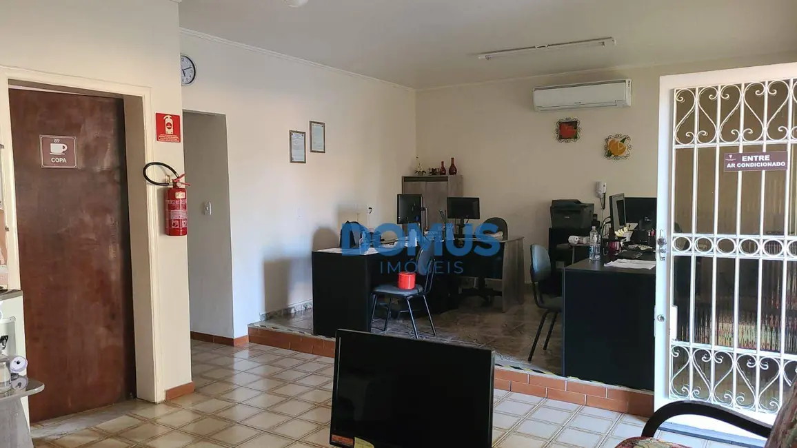 Foto 2 de Casa com 2 quartos à venda, 250m2 em Tremembe - SP