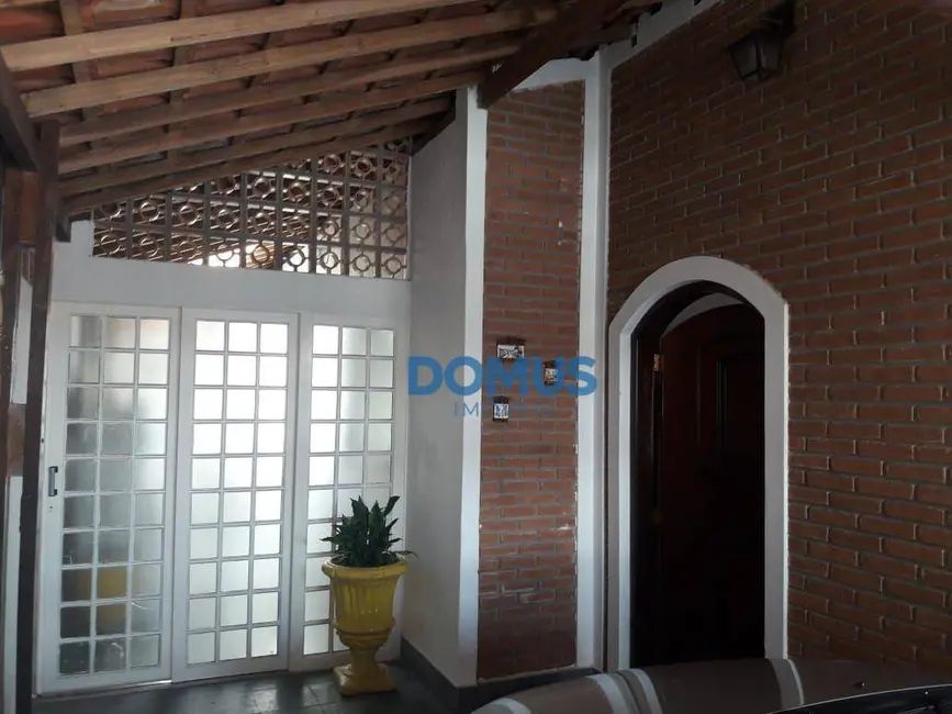 Foto 2 de Casa com 3 quartos à venda, 250m2 em Sao Jose Dos Campos - SP