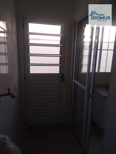 Foto 9 de Casa com 2 quartos para alugar, 150m2 em Sao Jose Dos Campos - SP