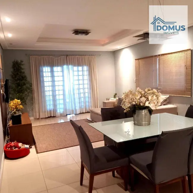 Foto 1 de Sobrado com 3 quartos à venda, 153m2 em Sao Jose Dos Campos - SP