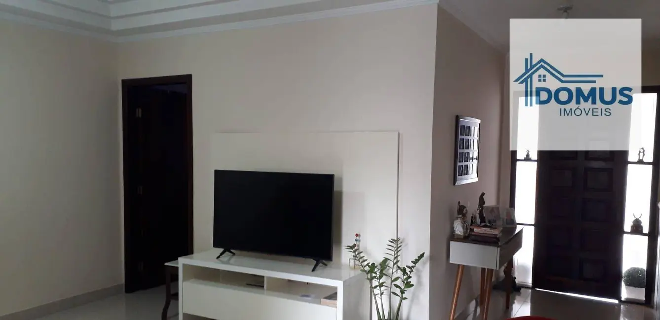 Casa com 4 quartos à venda, 242m2 em Sao Jose Dos Campos - SP - imagem 5 Foto 5 de Casa com 4 quartos à venda, 242m2 em Sao Jose Dos Campos - SP