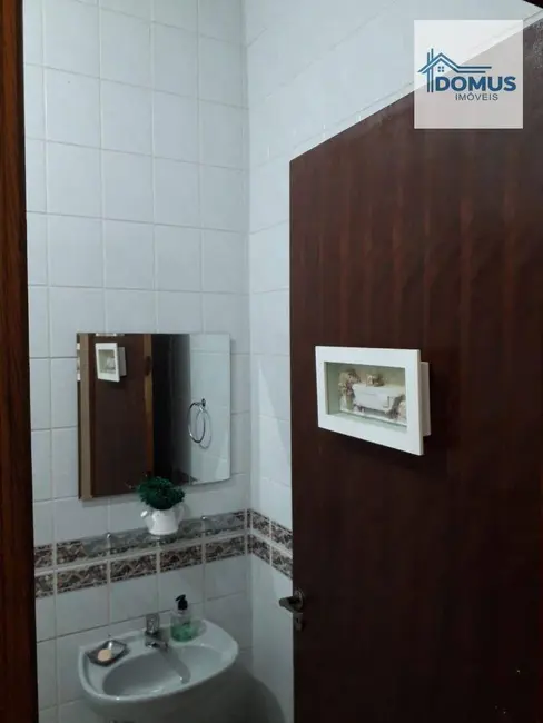 Casa com 4 quartos à venda, 242m2 em Sao Jose Dos Campos - SP - imagem 8 Foto 8 de Casa com 4 quartos à venda, 242m2 em Sao Jose Dos Campos - SP