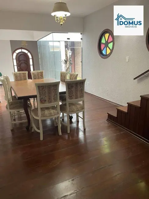 Casa com 4 quartos para alugar, 161m2 em Sao Jose Dos Campos - SP - imagem 2 Foto 2 de Casa com 4 quartos para alugar, 161m2 em Sao Jose Dos Campos - SP