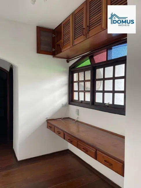 Casa com 4 quartos à venda e para alugar, 161m2 em Sao Jose Dos Campos - SP - imagem 4 Foto 4 de Casa com 4 quartos à venda e para alugar, 161m2 em Sao Jose Dos Campos - SP