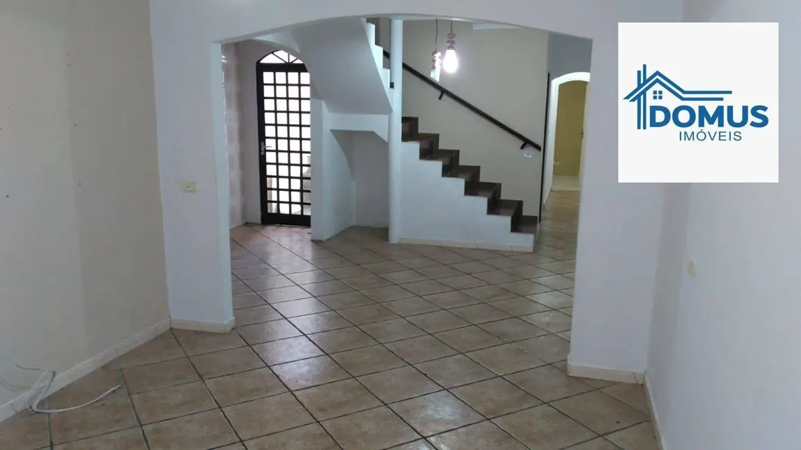 Casa com 4 quartos para alugar, 125m2 em Sao Jose Dos Campos - SP - imagem 3 Foto 3 de Casa com 4 quartos para alugar, 125m2 em Sao Jose Dos Campos - SP
