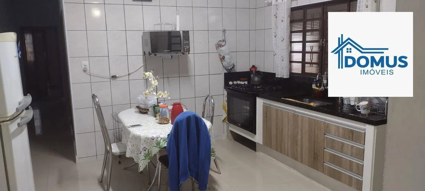 Foto 9 de Casa com 2 quartos à venda, 180m2 em Parque Santo Antônio, Jacarei - SP