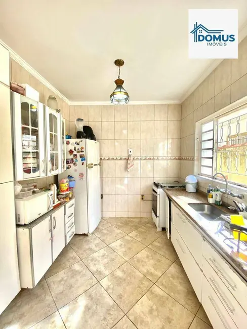Foto 2 de Casa com 4 quartos à venda, 250m2 em Sao Jose Dos Campos - SP