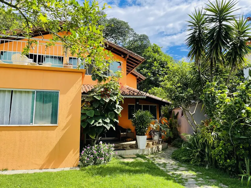 Casa com 5 quartos à venda, 250m2 em Angra Dos Reis - RJ - imagem 2 Foto 2 de Casa com 5 quartos à venda, 250m2 em Angra Dos Reis - RJ
