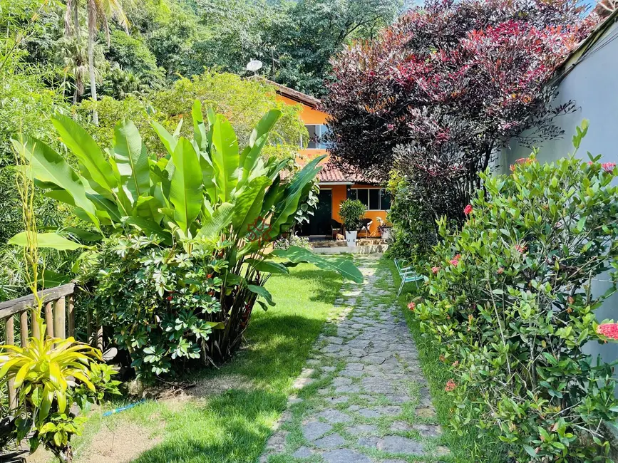 Casa com 5 quartos à venda, 250m2 em Angra Dos Reis - RJ - imagem 8 Foto 8 de Casa com 5 quartos à venda, 250m2 em Angra Dos Reis - RJ