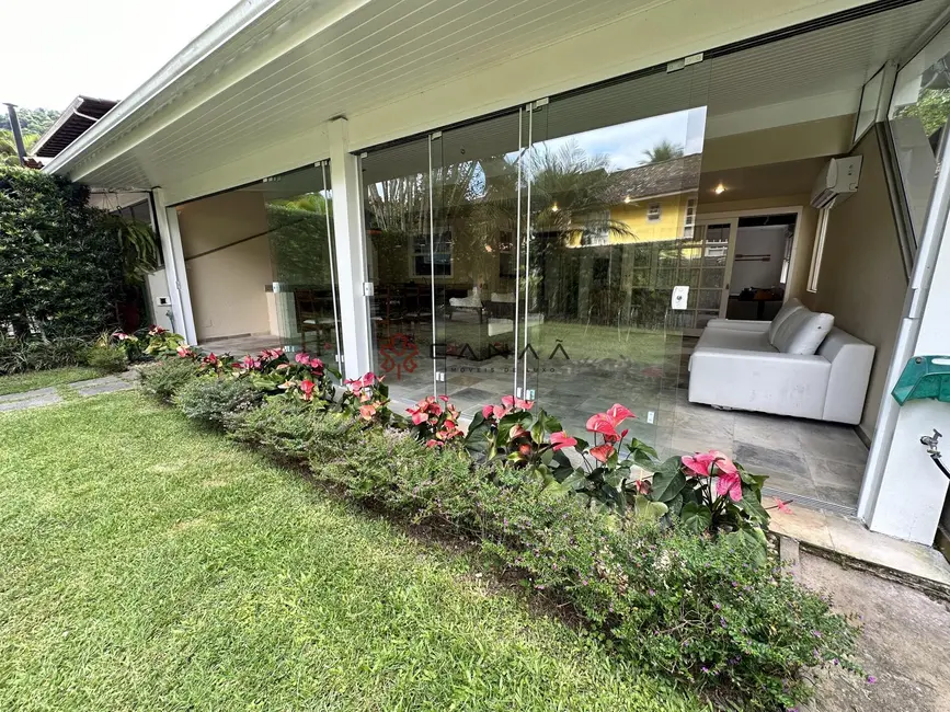 Foto 2 de Casa de Condomínio com 4 quartos à venda, 250m2 em Mombaça, Angra Dos Reis - RJ