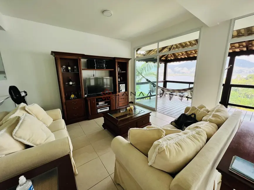 Casa de Condomínio com 4 quartos para alugar, 250m2 em Pontal (Cunhambebe), Angra Dos Reis - RJ - imagem 7 Foto 7 de Casa de Condomínio com 4 quartos para alugar, 250m2 em Pontal (Cunhambebe), Angra Dos Reis - RJ