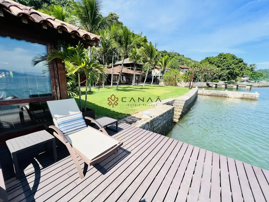 Casa com 4 quartos à venda, 250m2 em Ponta Leste, Angra Dos Reis - RJ - imagem 3 Foto 3 de Casa com 4 quartos à venda, 250m2 em Ponta Leste, Angra Dos Reis - RJ