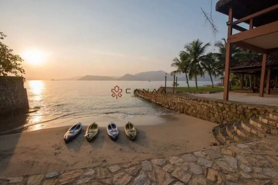 Casa com 4 quartos à venda, 250m2 em Ponta Leste, Angra Dos Reis - RJ - imagem 2 Foto 2 de Casa com 4 quartos à venda, 250m2 em Ponta Leste, Angra Dos Reis - RJ