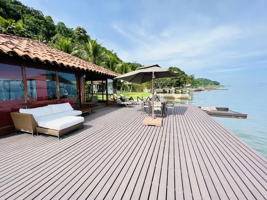 Casa com 4 quartos à venda, 250m2 em Ponta Leste, Angra Dos Reis - RJ - imagem 1 Foto 1 de Casa com 4 quartos à venda, 250m2 em Ponta Leste, Angra Dos Reis - RJ