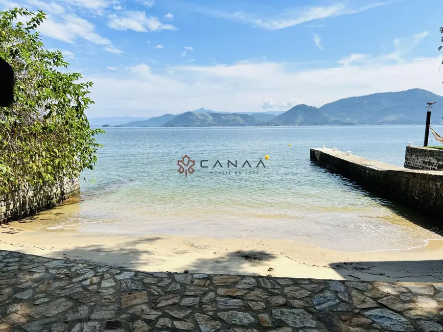 Casa com 4 quartos à venda, 250m2 em Ponta Leste, Angra Dos Reis - RJ - imagem 4 Foto 4 de Casa com 4 quartos à venda, 250m2 em Ponta Leste, Angra Dos Reis - RJ