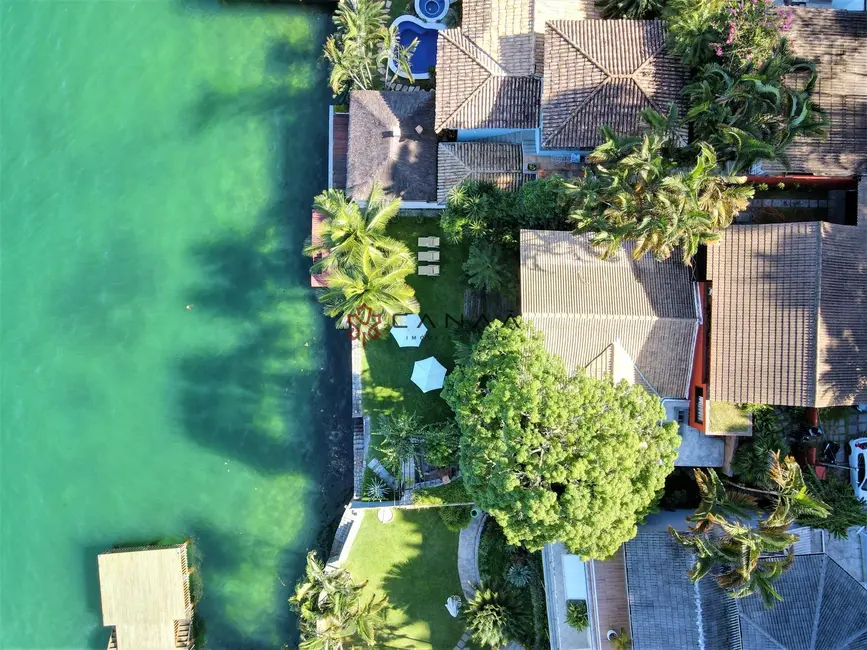 Foto 2 de Casa com 4 quartos à venda, 400m2 em Mombaça, Angra Dos Reis - RJ