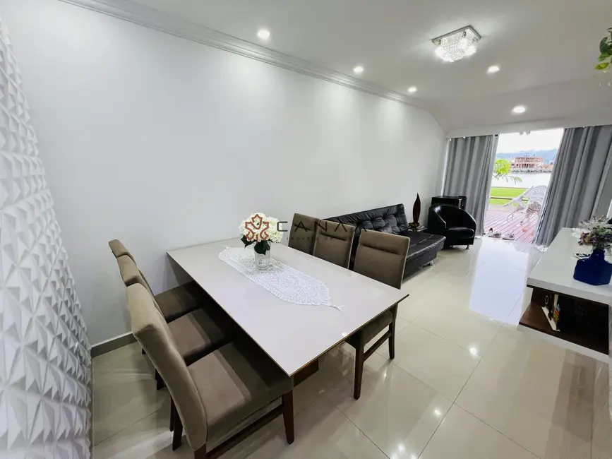 Apartamento com 2 quartos à venda, 50m2 em Bracuí (Cunhambebe), Angra Dos Reis - RJ - imagem 4 Foto 4 de Apartamento com 2 quartos à venda, 50m2 em Bracuí (Cunhambebe), Angra Dos Reis - RJ