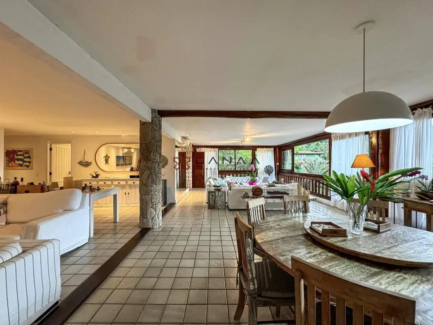Casa de Condomínio com 4 quartos para alugar, 300m2 em Mombaça, Angra Dos Reis - RJ - imagem 2 Foto 2 de Casa de Condomínio com 4 quartos para alugar, 300m2 em Mombaça, Angra Dos Reis - RJ