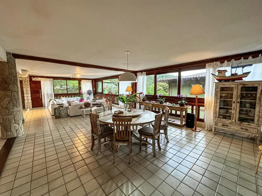 Casa de Condomínio com 4 quartos para alugar, 300m2 em Mombaça, Angra Dos Reis - RJ - imagem 4 Foto 4 de Casa de Condomínio com 4 quartos para alugar, 300m2 em Mombaça, Angra Dos Reis - RJ