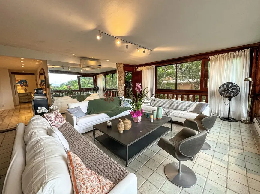 Casa de Condomínio com 4 quartos para alugar, 300m2 em Mombaça, Angra Dos Reis - RJ - imagem 9 Foto 9 de Casa de Condomínio com 4 quartos para alugar, 300m2 em Mombaça, Angra Dos Reis - RJ