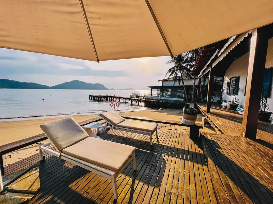 Casa com 8 quartos para alugar, 387m2 em Vila Velha, Angra Dos Reis - RJ - imagem 3 Foto 3 de Casa com 8 quartos para alugar, 387m2 em Vila Velha, Angra Dos Reis - RJ